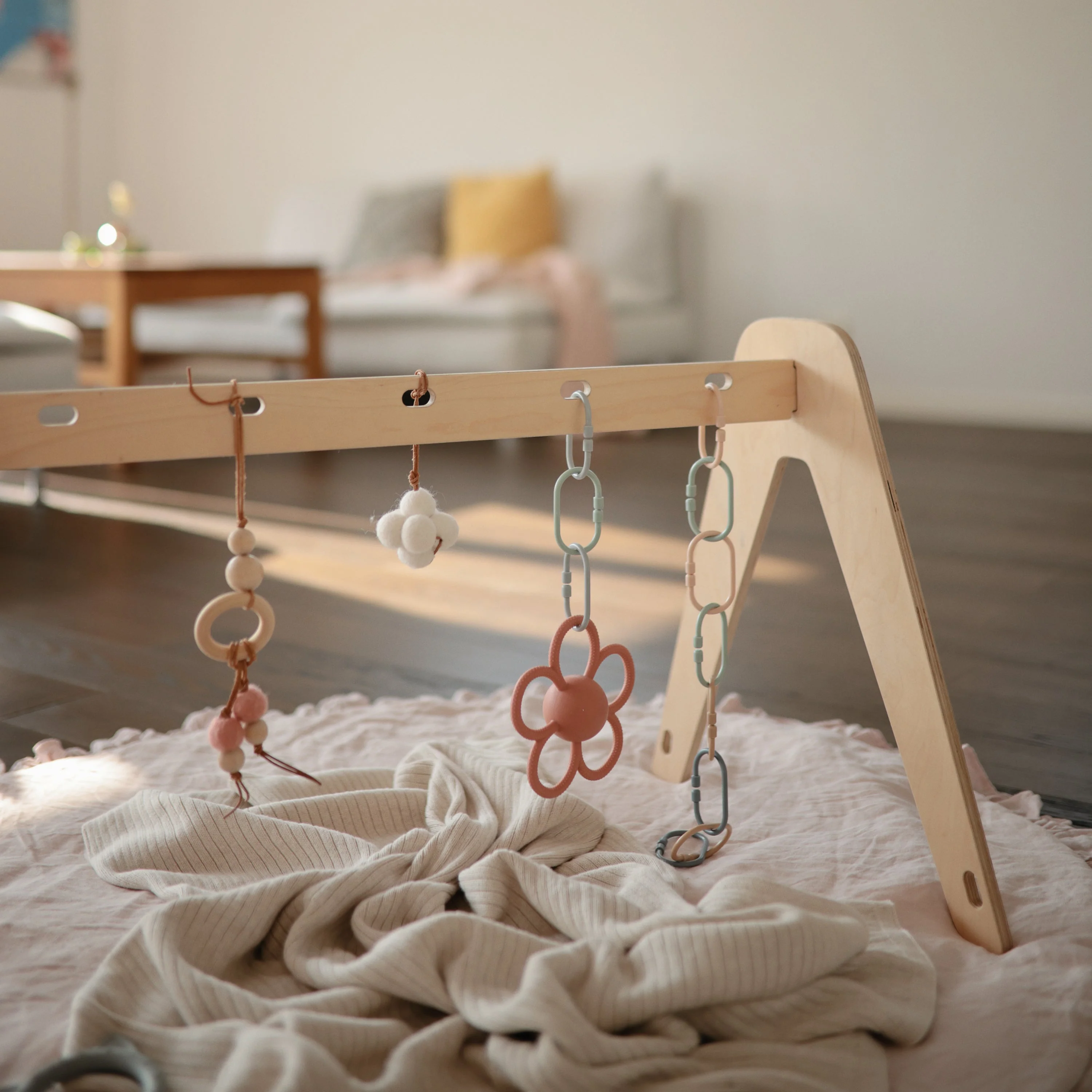 Daisy Rattle Teether - Image 10