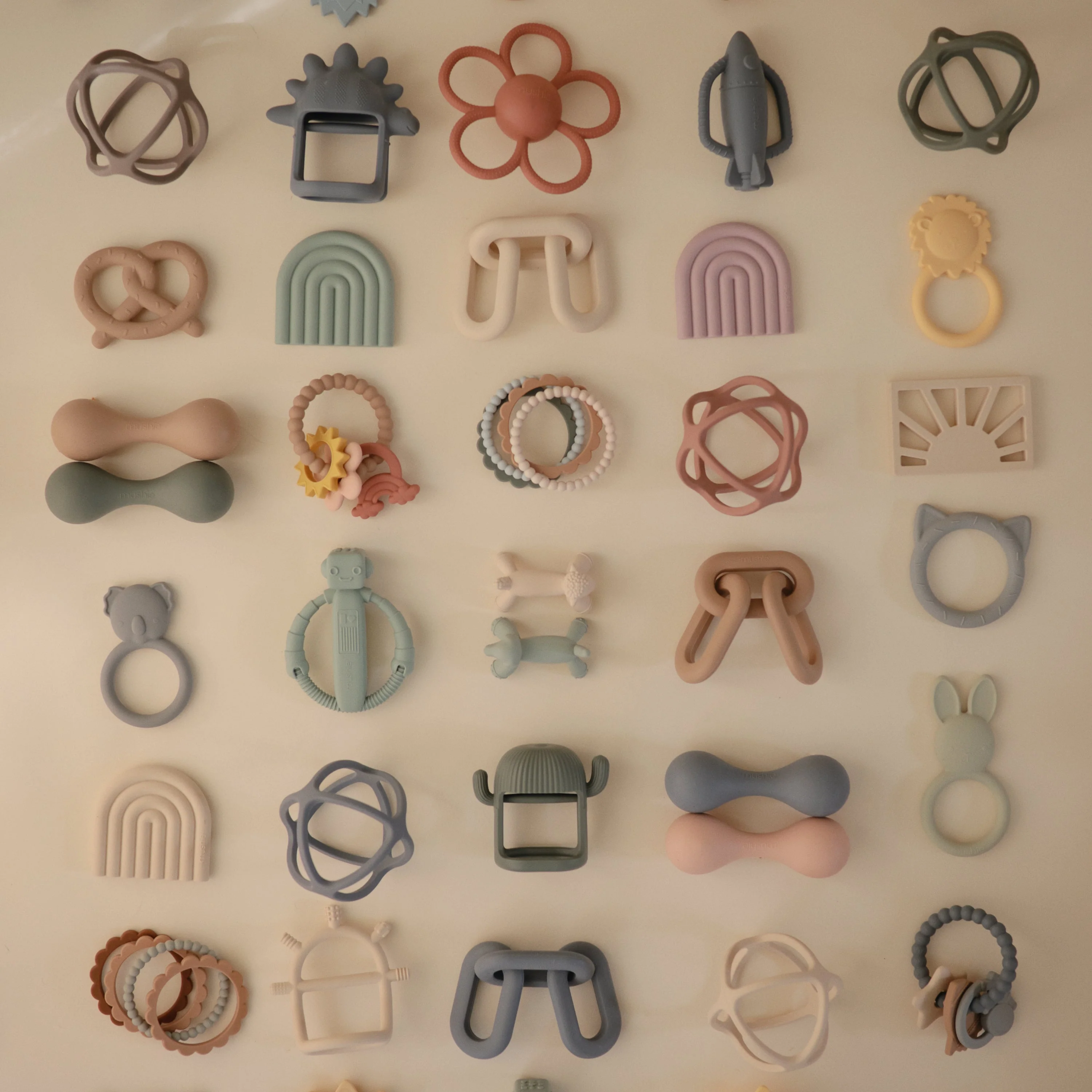 Daisy Rattle Teether - Image 12