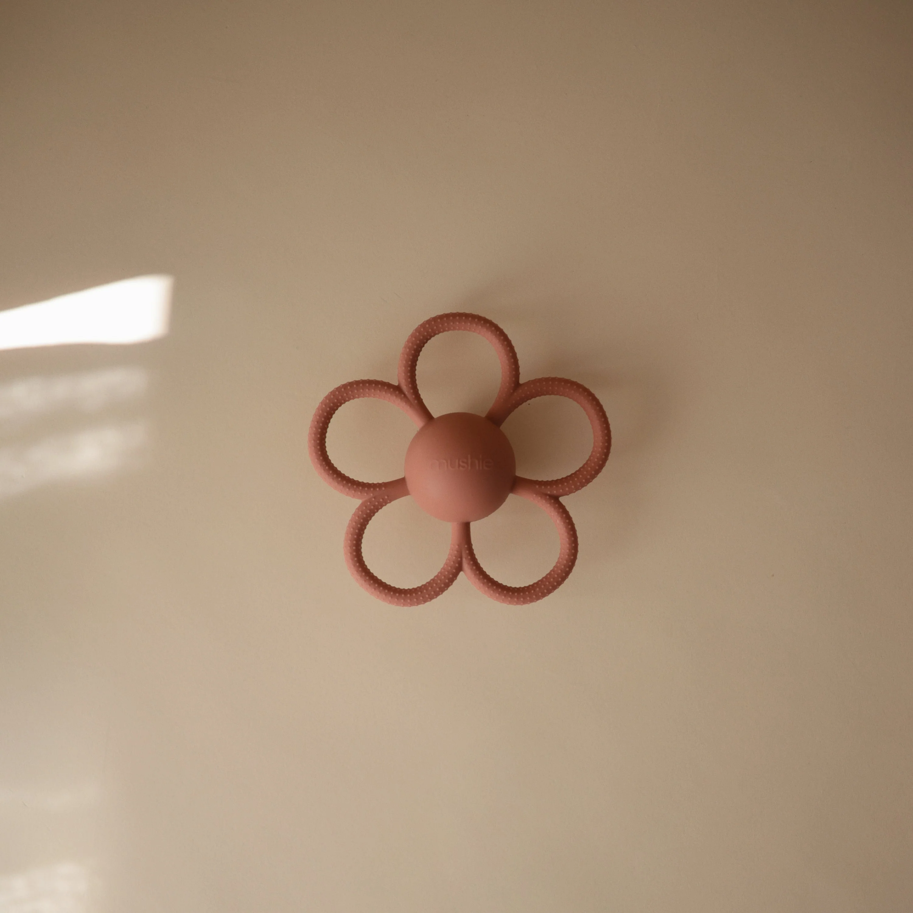 Daisy Rattle Teether - Image 3