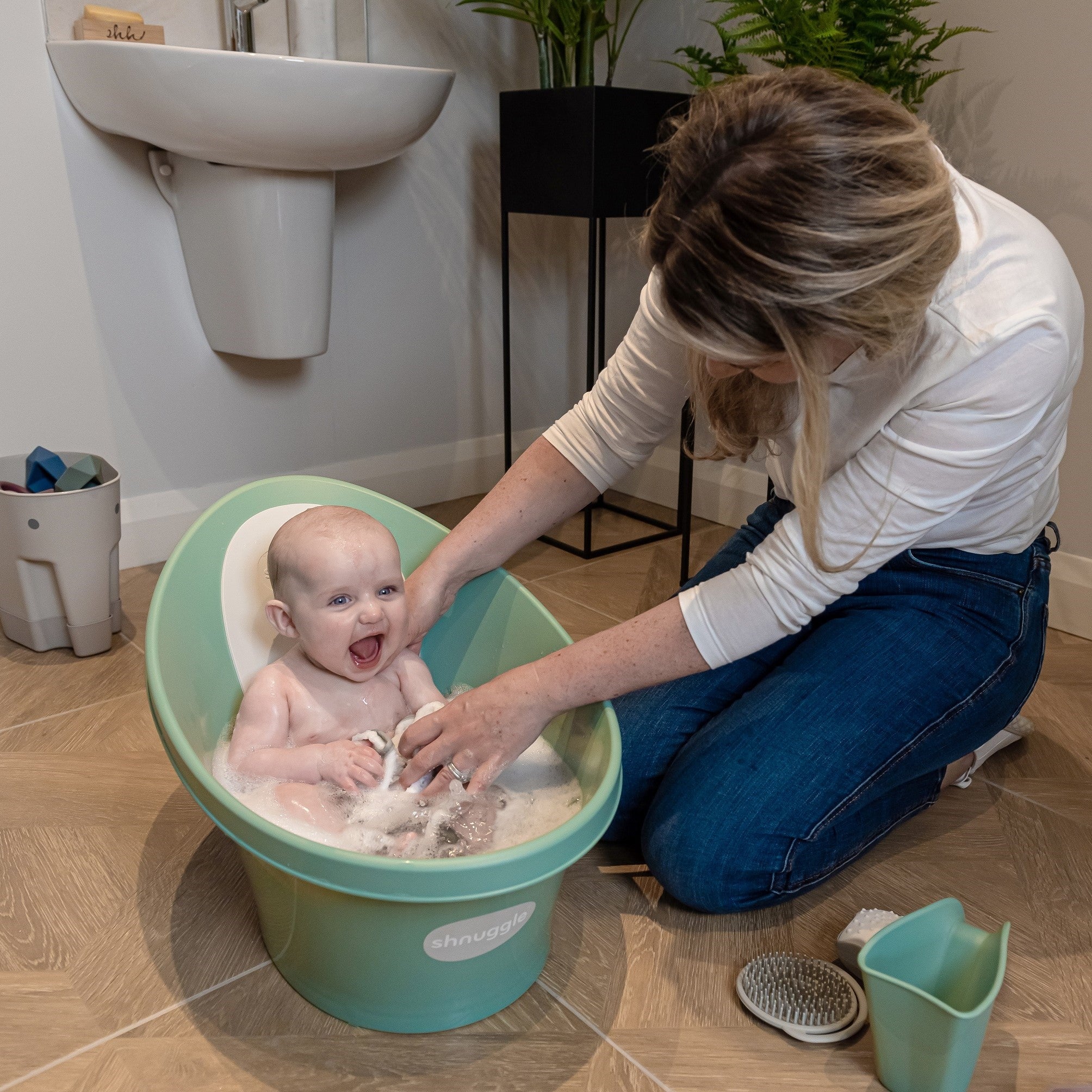 Newborn Bath Essentials Bundle | Baby Bath with Support Bump, Soft Backrest & Rinse Jug | Safe & Stylish Bathtime Set - Image 7